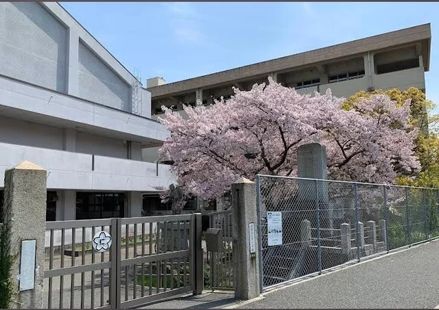 仁方小学校まで3500m