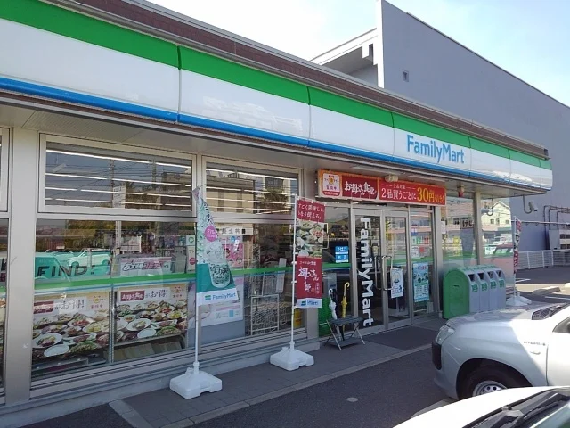 ファミリーマートまで1100m