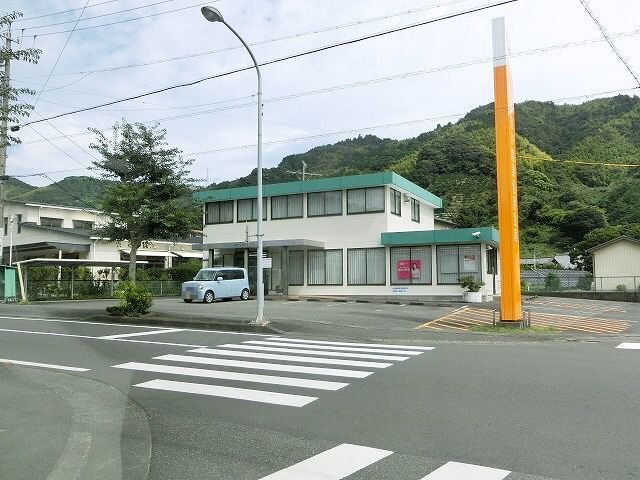 しずおか焼津信用金庫瀬名支店まで550m