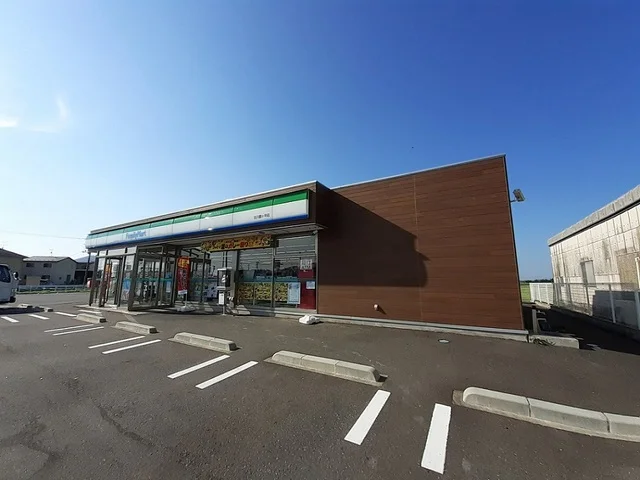 ファミリーマート古川鶴ヶ埣店まで1800m