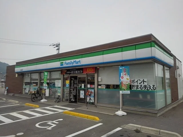 ファミリーマート三豊詫間町店まで400m