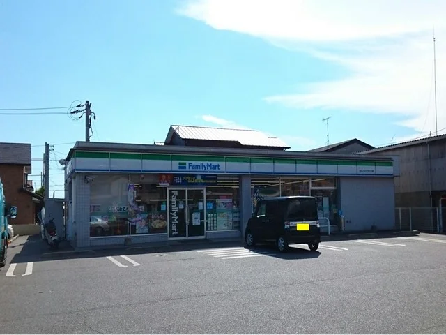ファミリーマートまで650m