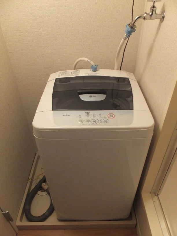 全自動洗濯機。バスルーム横にあります