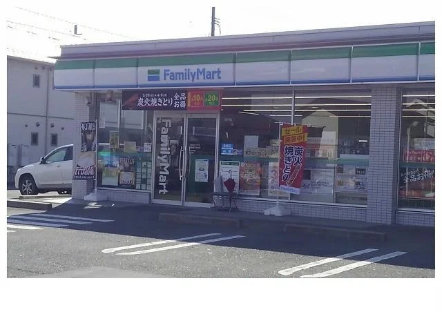 ファミリーマート医王寺前店まで600m