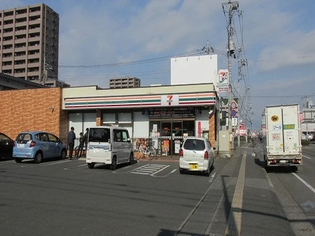 セブンイレブン元今泉店まで550m