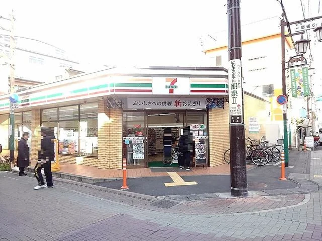 セブンイレブン草加駅前１番通まで550m