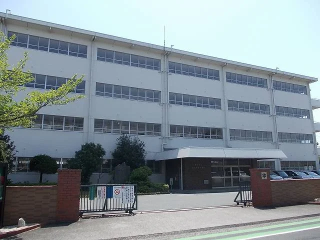 磐田市立磐田中部小学校まで1000m