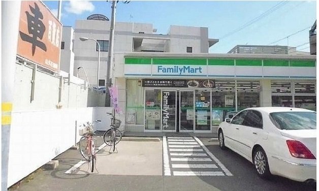 ファミリーマートまで120m