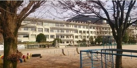 可部小学校まで1100m