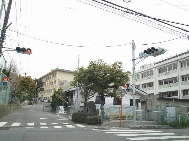 滝尾小学校　滝尾中学校まで850m