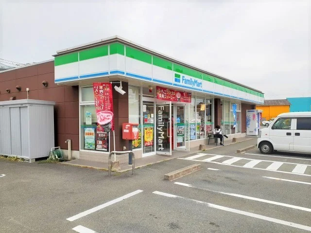 ファミリーマート玉名築地店まで450m
