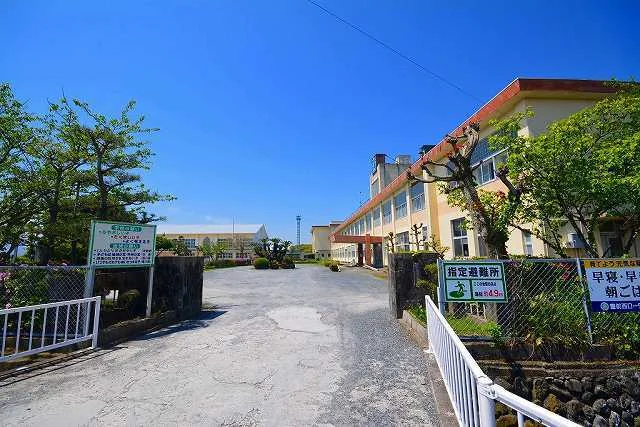 築上町立　八津田小学校まで700m