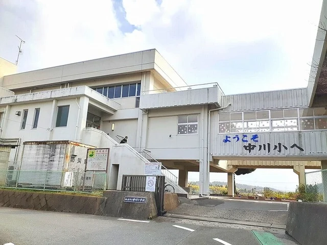 袖ケ浦市立中川小学校まで700m