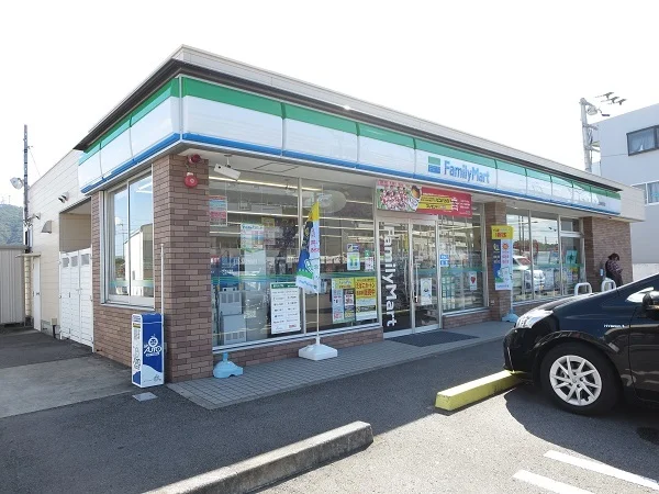 ファミリーマート南田宮店様まで500m