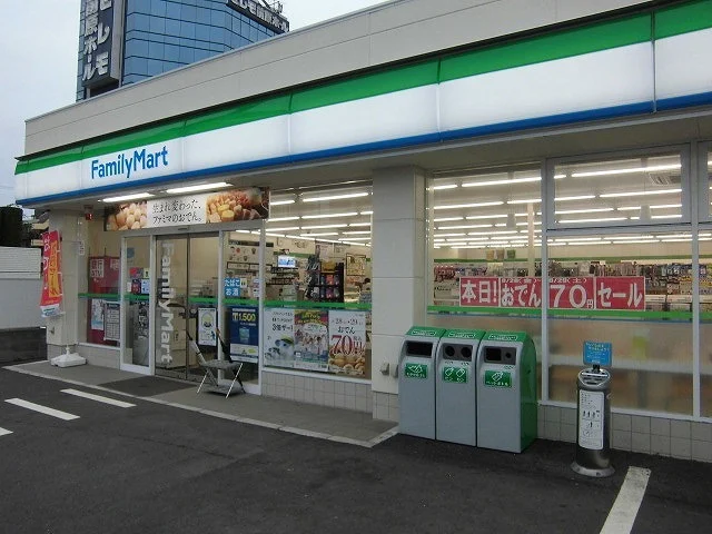 ファミリーマート前原駅前店まで450m