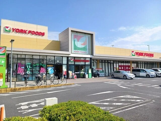 ヨークフーズ六高台店まで540m