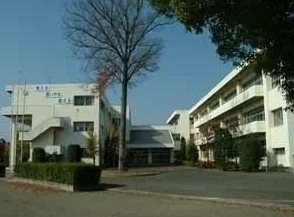 西中学校まで800m