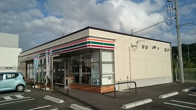 セブンイレブン糸満真栄里東店まで140m