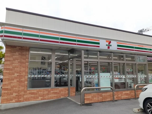 セブンイレブン浦添内間5丁目店まで215m