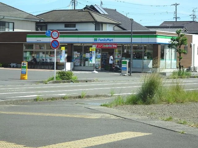 ファミリーマートまで500m