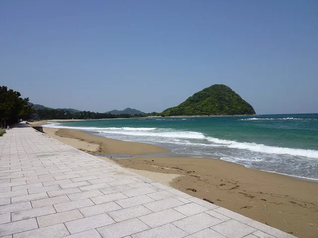 菊ヶ浜海岸まで2100m