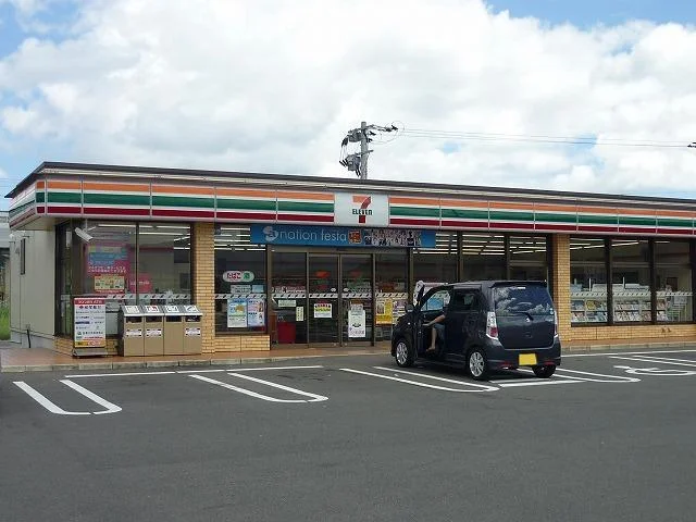 セブンイレブン　東唐津駅前店まで800m