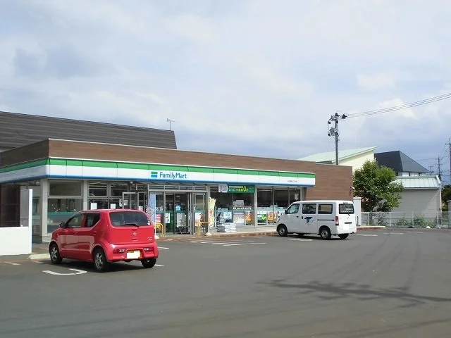 ファミリーマート御廟２丁目店まで610m
