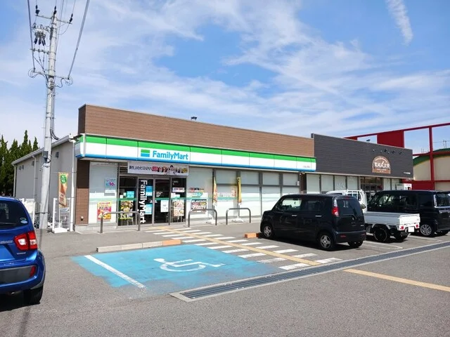 ファミリーマート上野店様まで750m