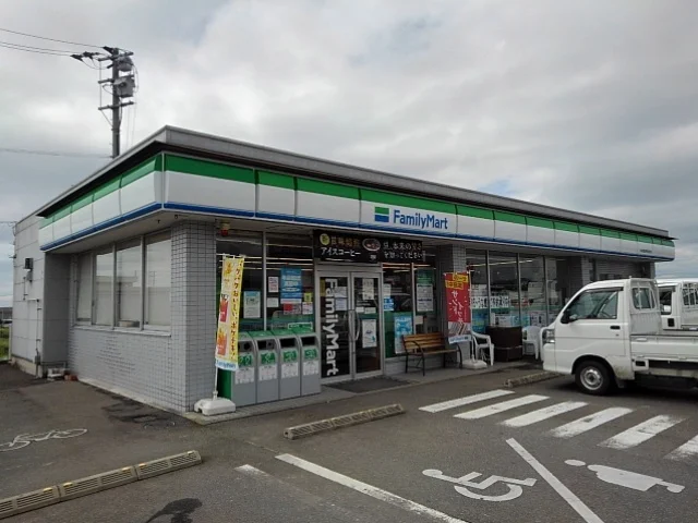 ファミリーマート観音寺粟井町店まで950m