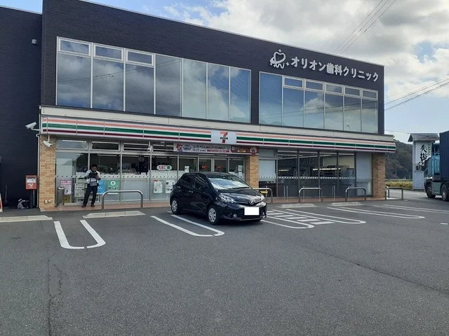 セブンイレブン　矢掛東町店まで1300m