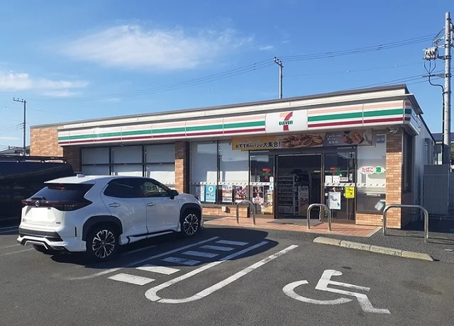 セブンイレブン高坂駅東口店まで250m
