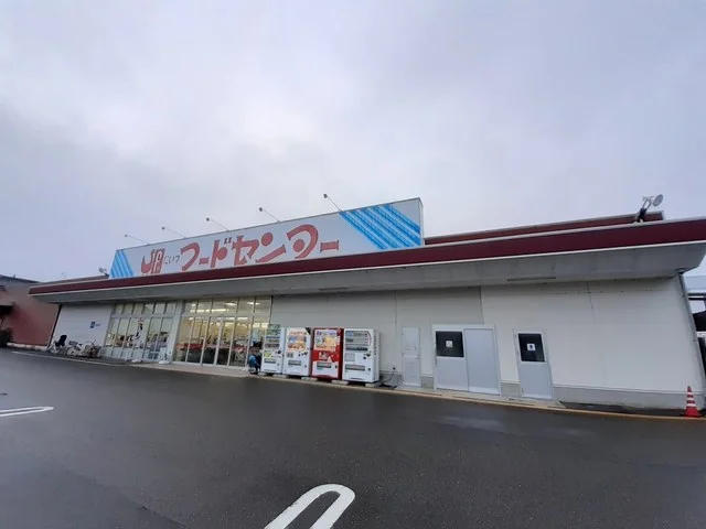 にいつフードセンター小須戸店まで800m