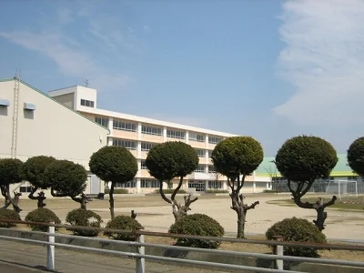 小須戸中学校まで210m