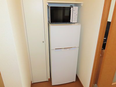 電子レンジ、冷蔵庫完備