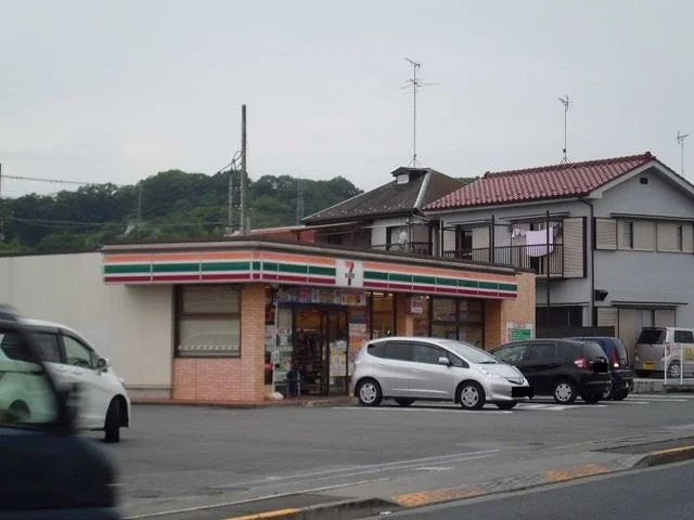 セブンイレブンまで900m