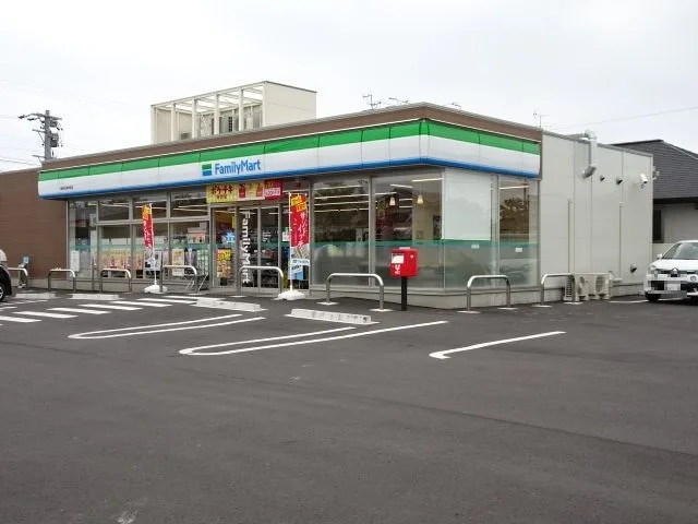 ファミリーマートまで300m