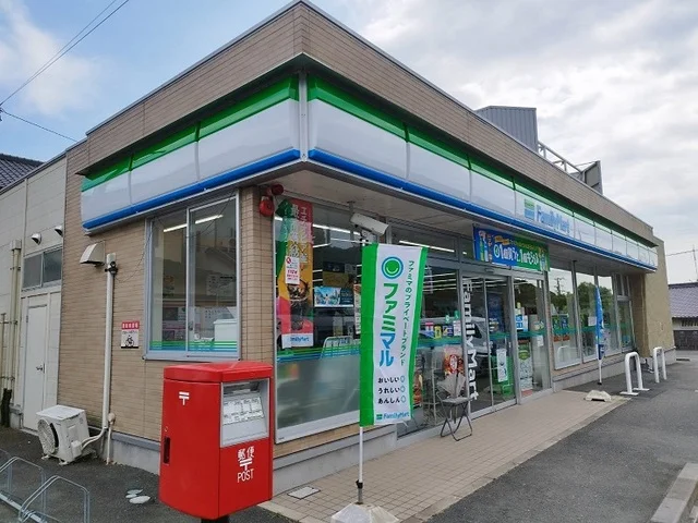 ファミリーマートまで300m