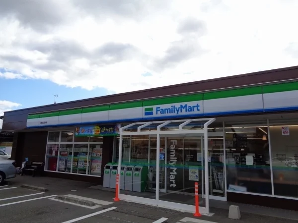 ファミリーマート　小松北浅井店まで850m