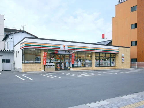 セブンイレブン 福井花堂南店まで270m
