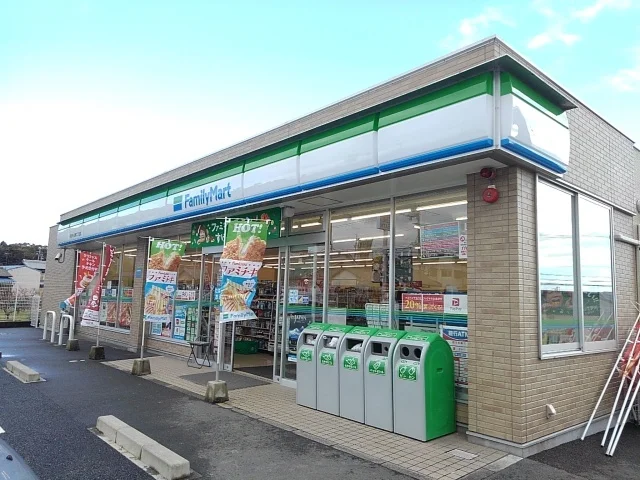 ファミリーマート小古曽二丁目店まで950m