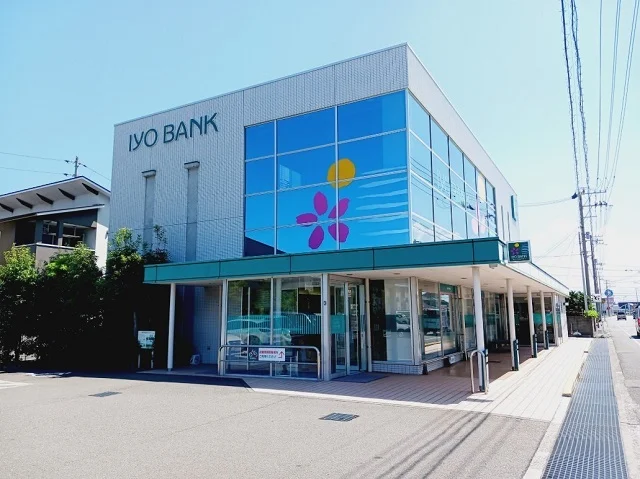 伊予銀行垣生支店様まで800m