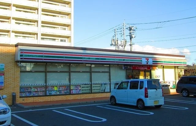 セブンイレブンまで550m