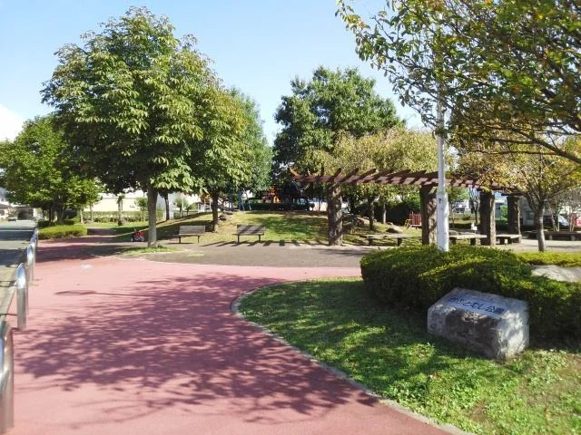 かぶとむし公園まで1420m