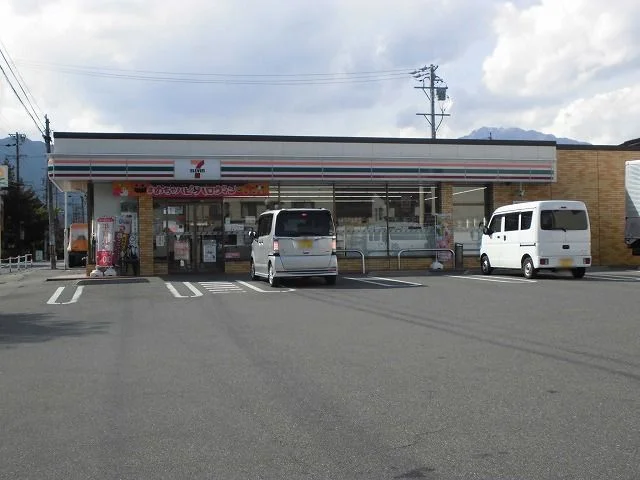 セブンイレブン　大町九日町店まで2340m