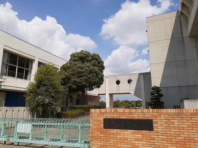 岩倉市立　曽野小学校まで1000m