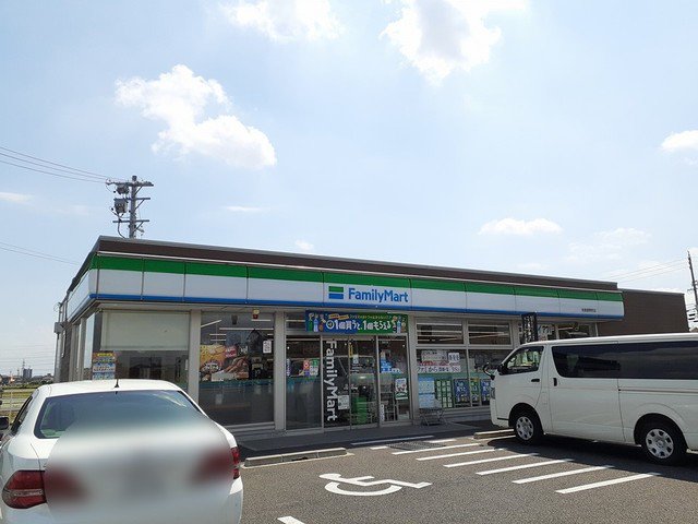 ファミリーマート　曽野町店まで210m