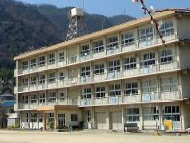 高島小学校まで700m