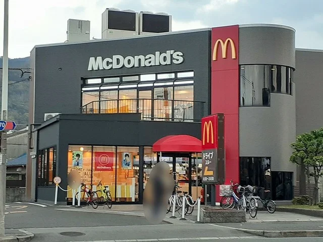 マクドナルド様まで358m