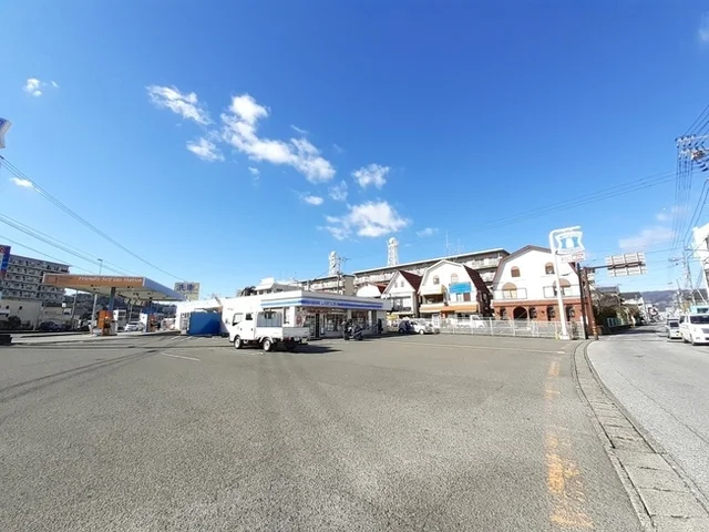 ローソン 高知高須店まで600m