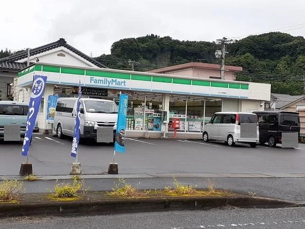 ファミリーマート隼人姫城店まで1100m